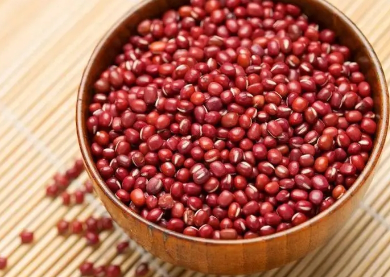<b>红豆的健康功效：从蛋白质到膳食纤维，全面解析其营养价值作用</b>