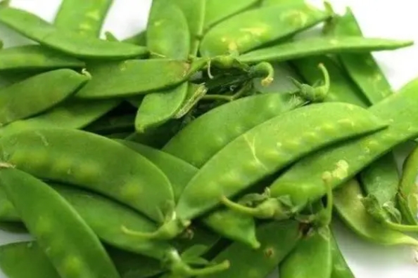 <b>豌豆能不能生吃有毒吗？全面解析豌豆的食用风险与健康建议</b>